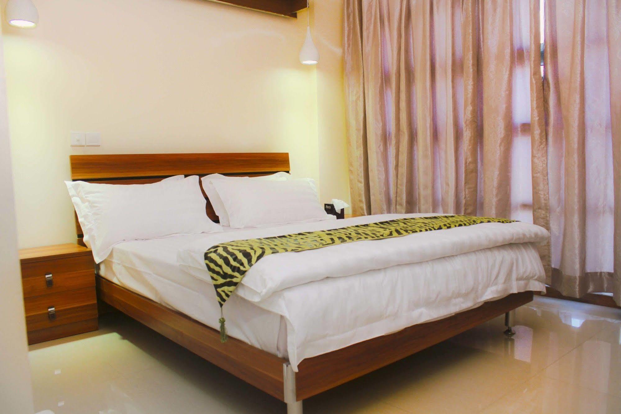 Отель Surfview Raalhugandu Мале Экстерьер фото